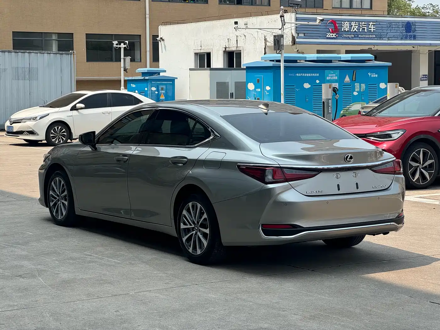 Lexus ES 2022 200 Excellence Edition фото 8