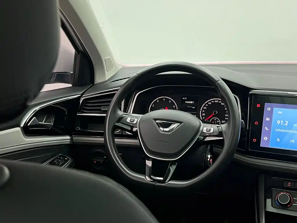 Photo 15 - Jetta VS7