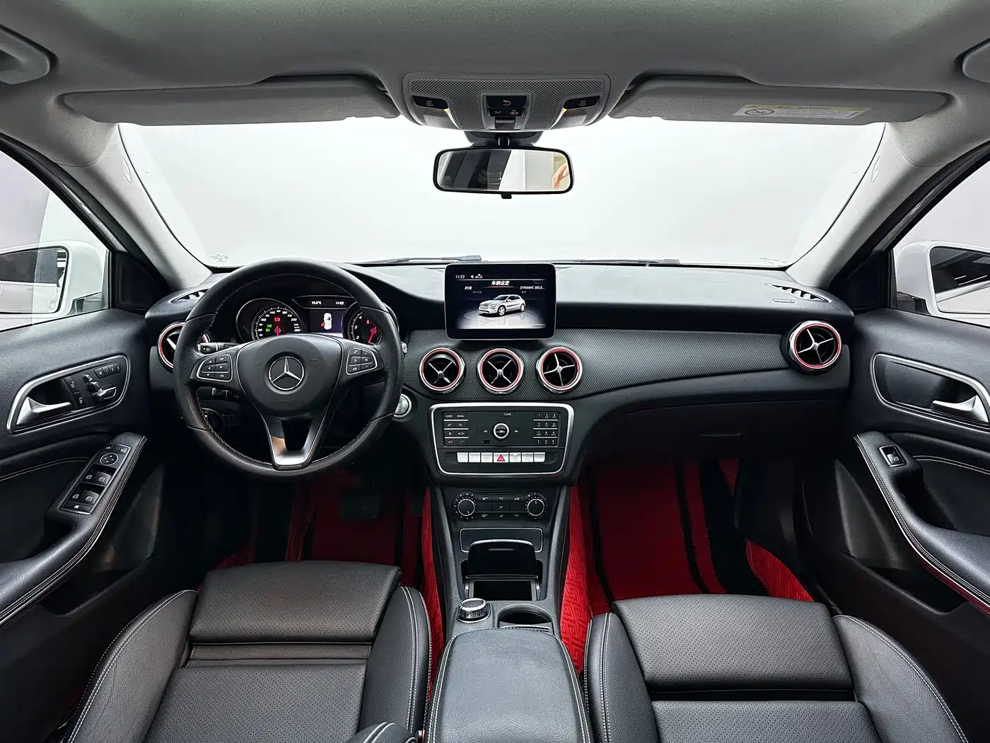Mercedes-Benz GLA 2018 GLA 200 Dynamic фото 19