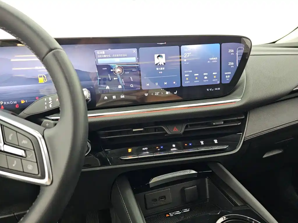 Photo 10 - Buick Envision S