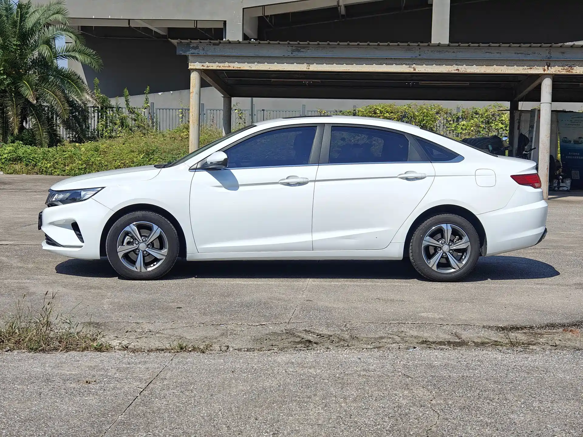 Photo 8 - Geely Emgrand GL