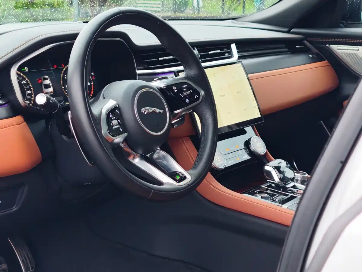 Jaguar XFL 2024 2.0T P300 AWD Flagship Sport Gilded Edition фото 9