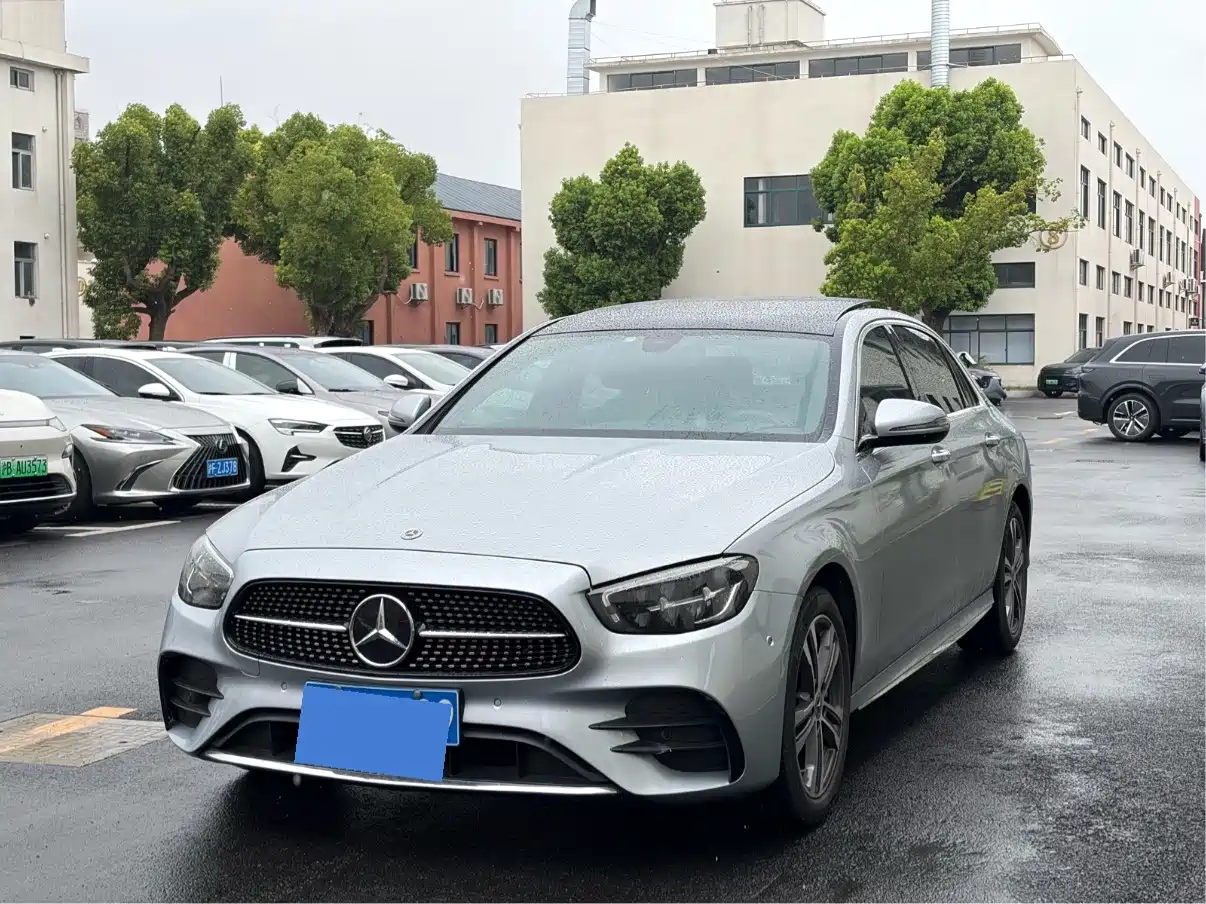 Фото 1 - Mercedes-Benz E-Class