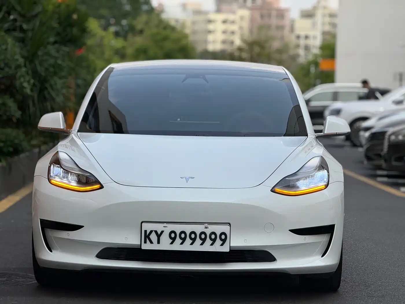 TESLA MODEL 3