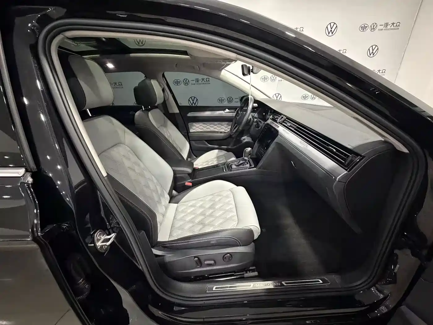 Volkswagen Magotan 2023 2 Million Units Anniversary Edition 330TSI DSG Leading Type фото 7