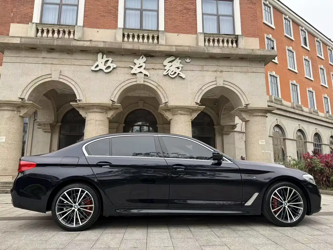 BMW 5 Series 2020 530Li Exclusive M Sport Package фото 6