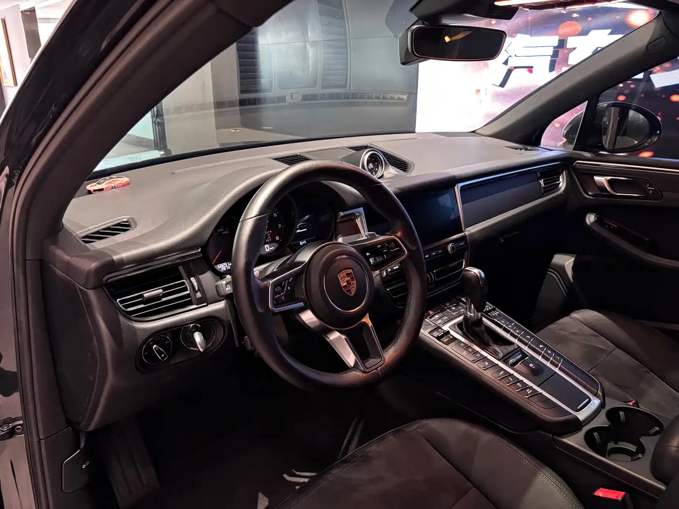 Porsche Macan 2018 Macan 2.0T фото 7