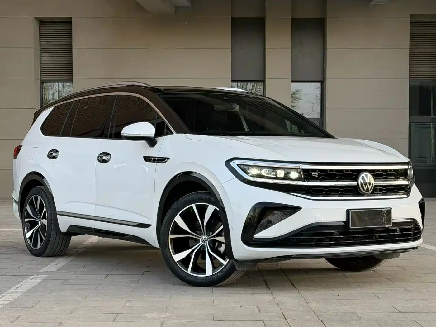 Volkswagen Talagon 2022 380TSI 4WD R-Line Explorer Edition 6-seater фото 3