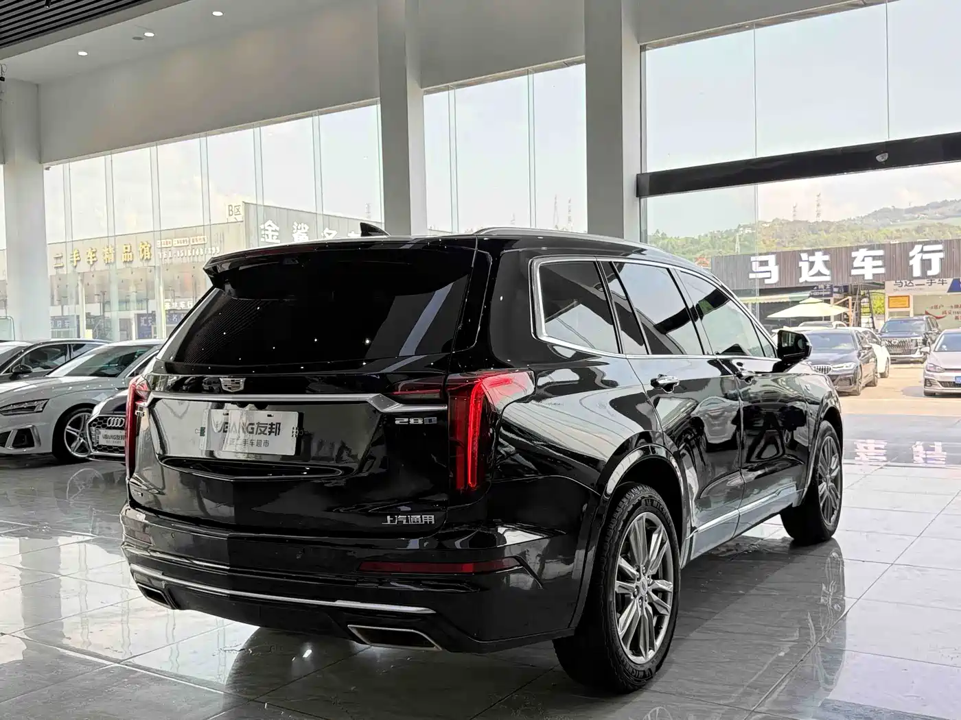 CADILLAC XT6