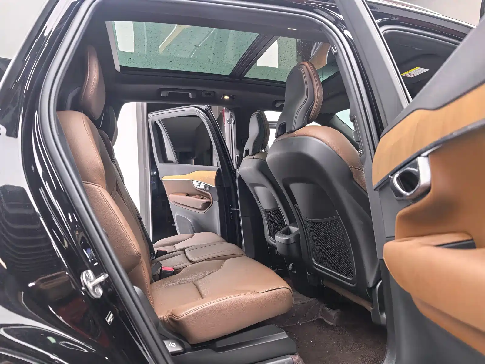 Фото 8 - Volvo XC90