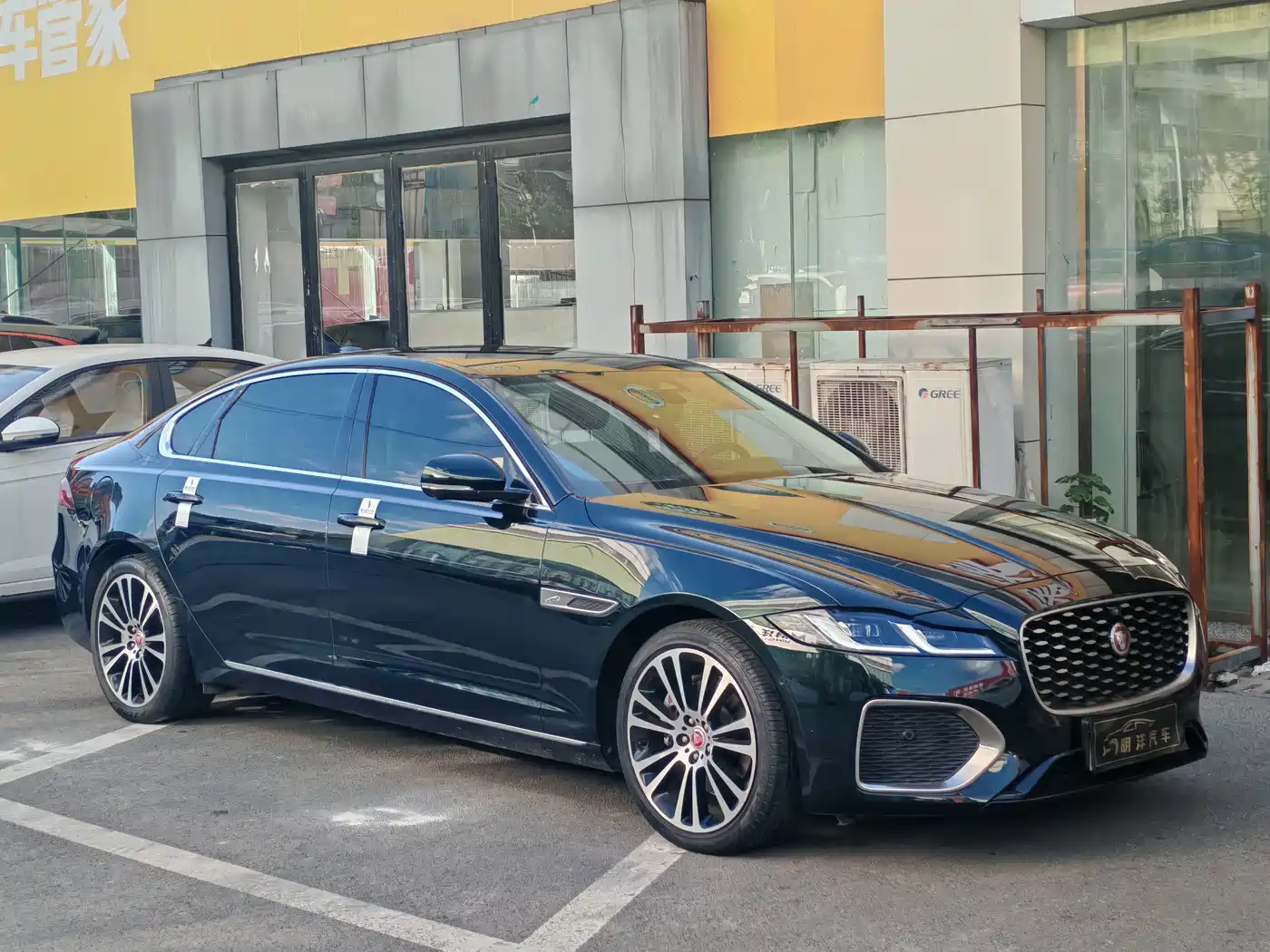 Photo 2 - Jaguar XFL