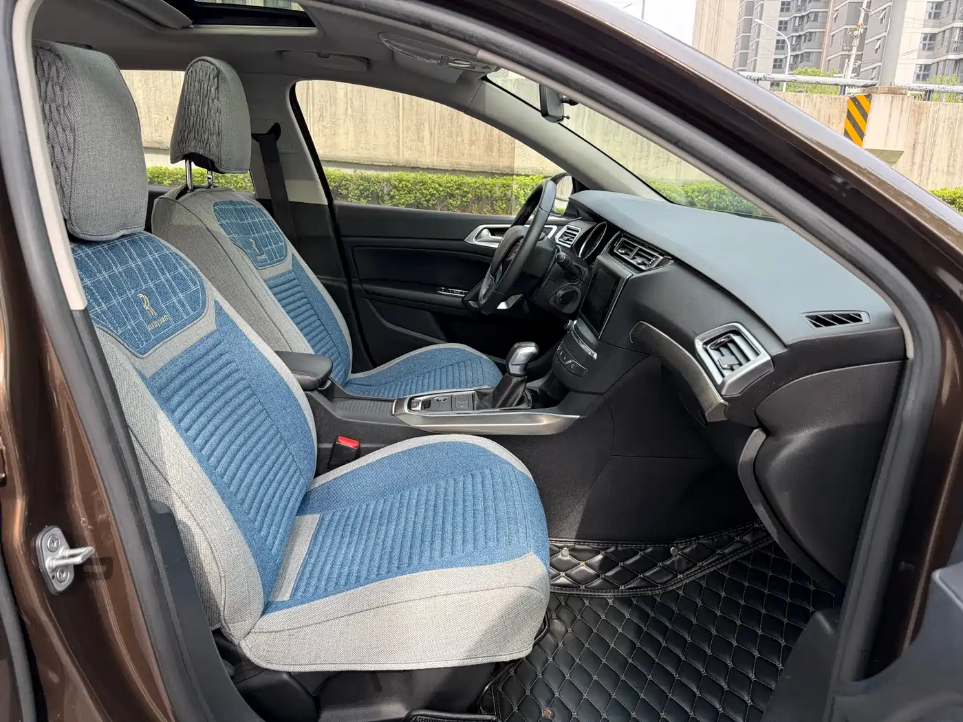 Peugeot 408 2015 Model 1.2T Automatic Luxury Edition фото 13