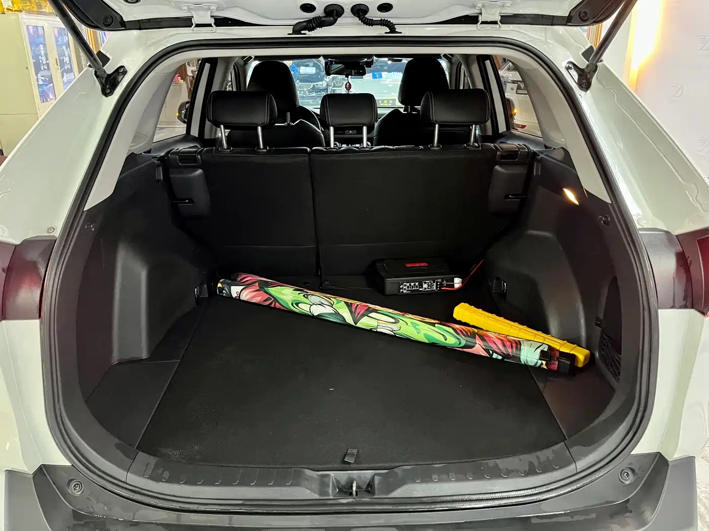 Toyota RAV4 Rongfang 2020 Hybrid 2.5L E-CVT 2WD Elite Edition фото 8