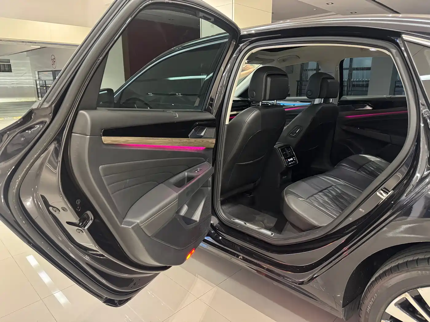 Volkswagen Passat 2020 330TSI Luxury Edition China VI фото 20