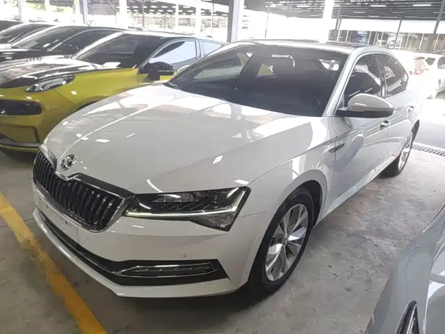 Škoda Superb 2021