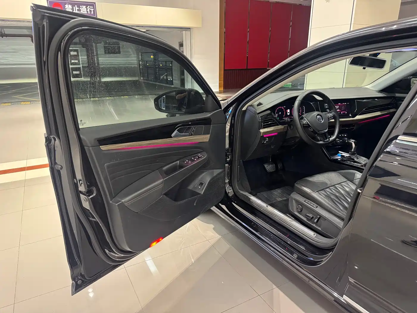 Volkswagen Passat 2020 330TSI Luxury Edition China VI фото 14