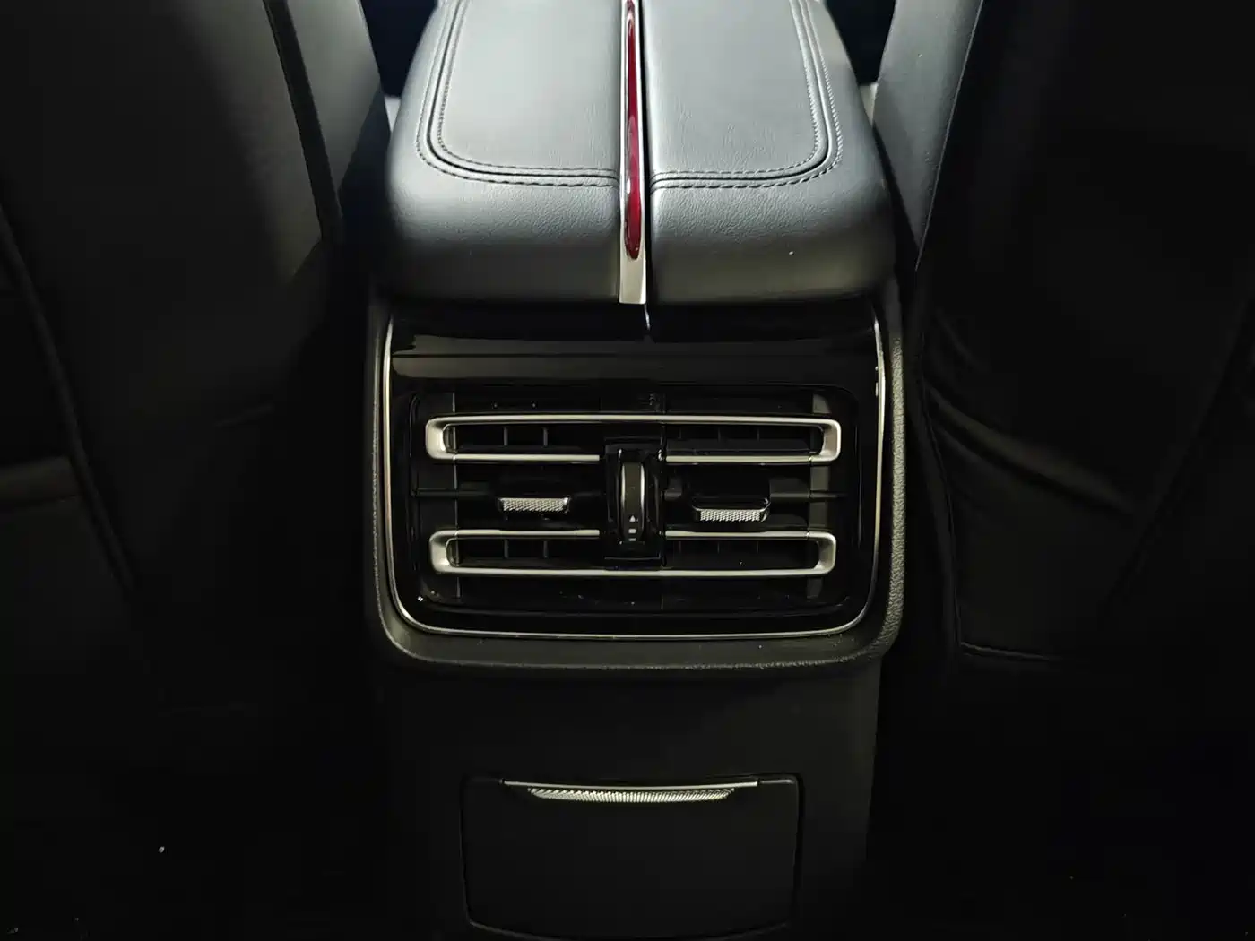 Hongqi HS5 2025 2.0T 2WD 600,000 Units Commemorative Edition фото 16