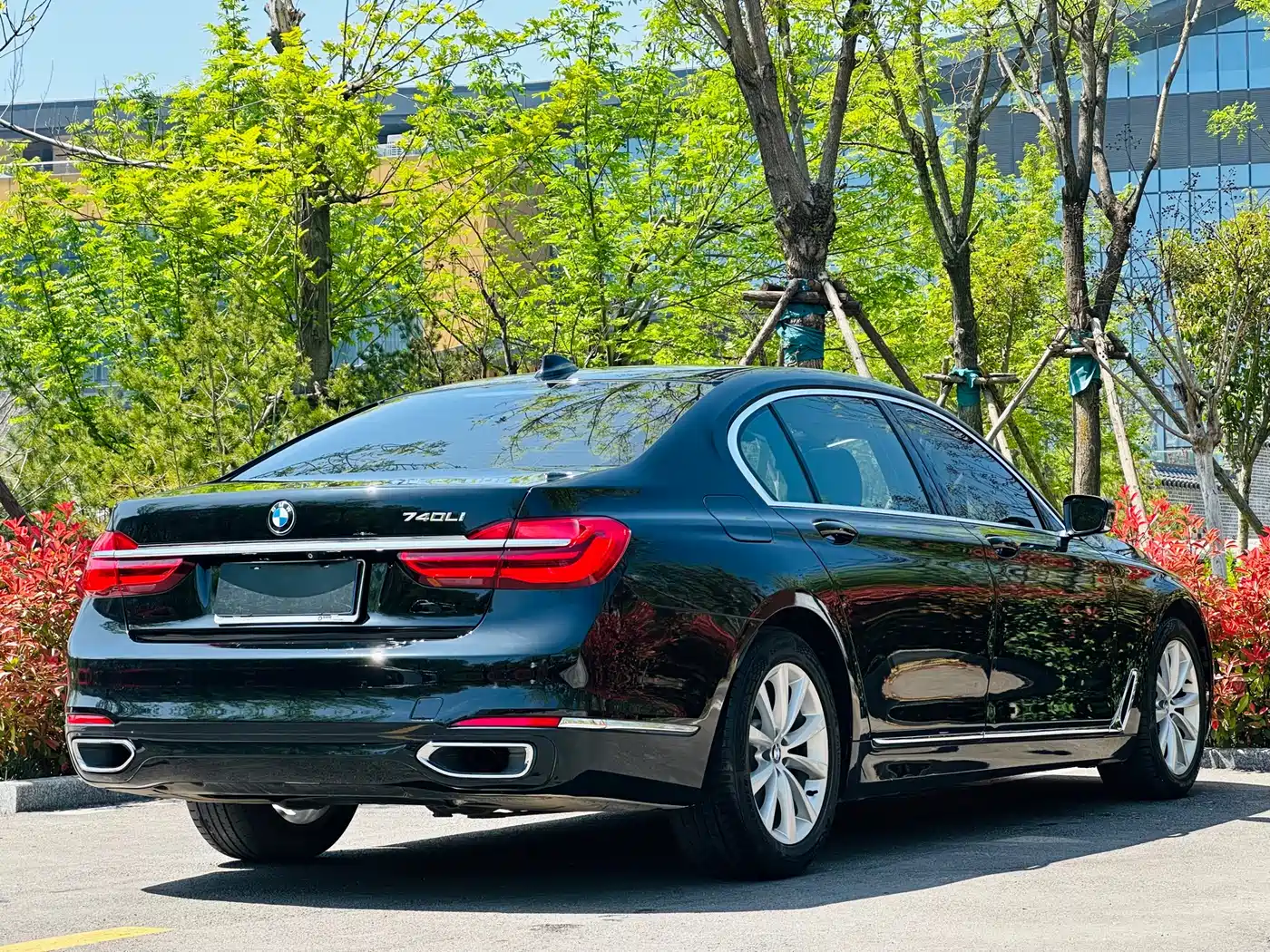 BMW 7 Series 2016 730Li Leading фото 11