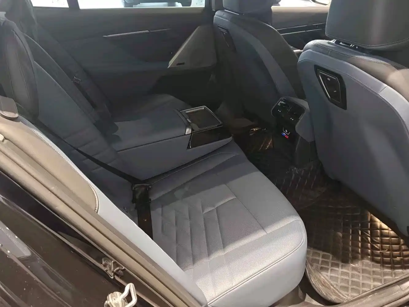 BMW i5 2024 2024 eDrive 35L Premium Model M Sport Package