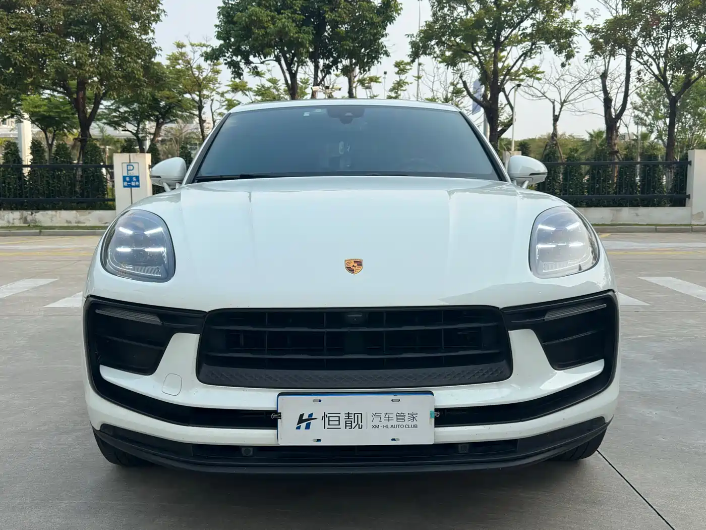 PORSCHE MACAN