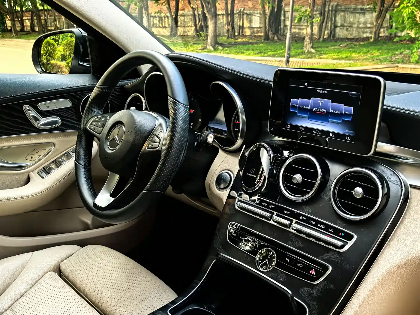 Mercedes-Benz C-Class 2015 Facelift C 200 L Sport фото 20