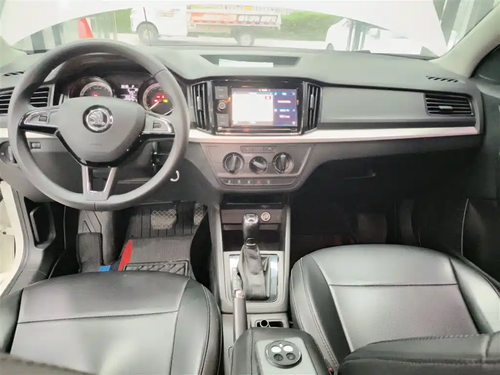 Škoda Kamiq 2018 1.5L Automatic Standard Edition China VI фото 13