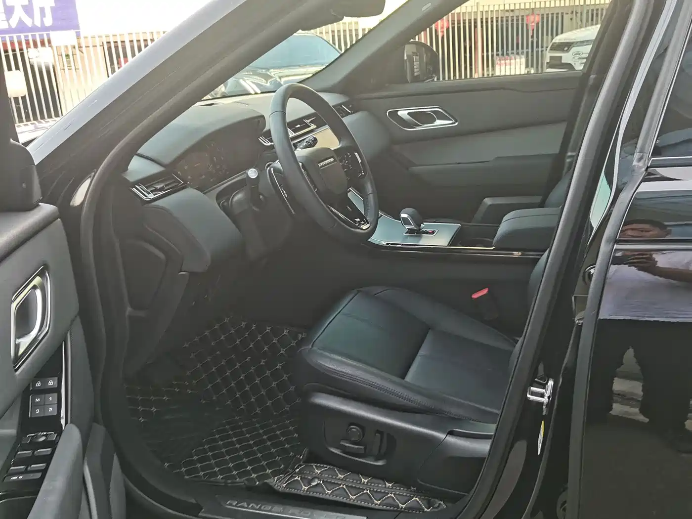 Land Rover Range Rover Velar 2025 S фото 10