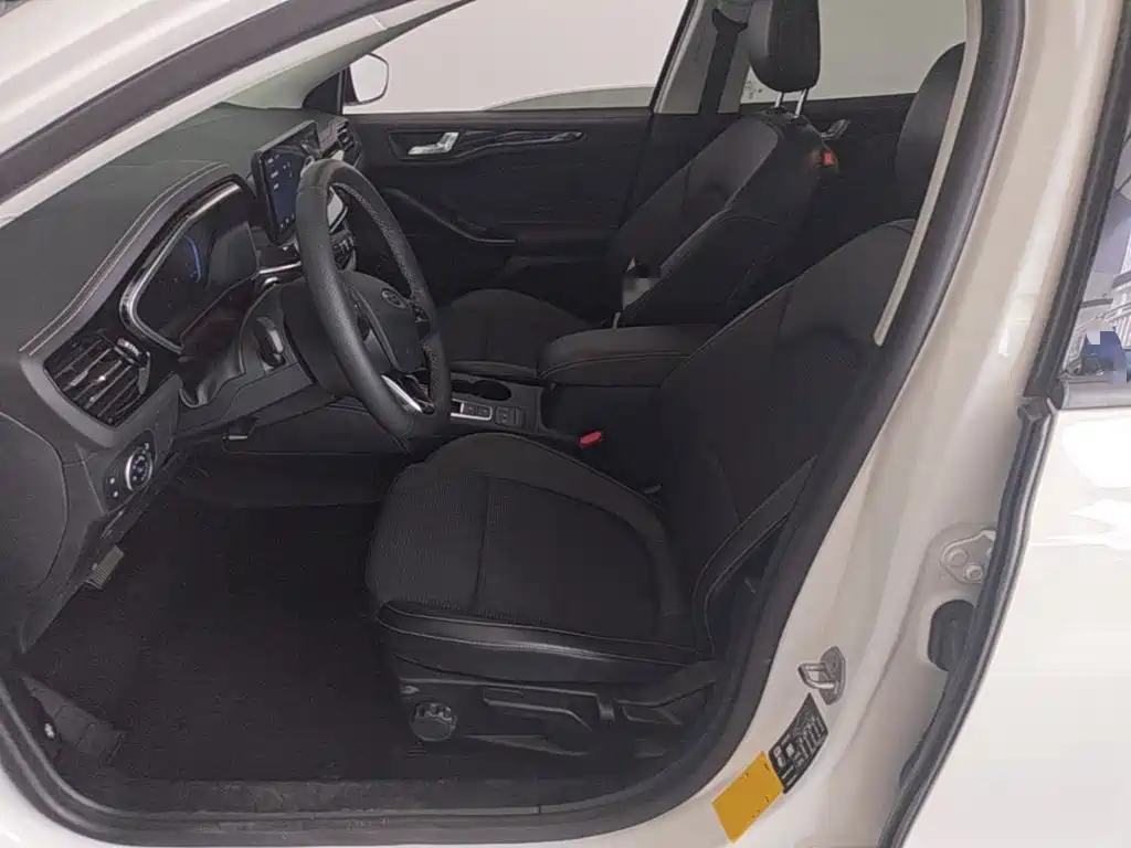 Фото 20 - Ford Focus