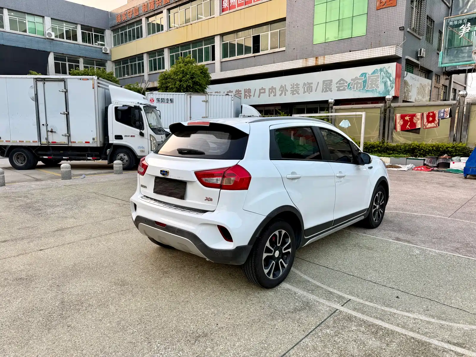 Фото 5 - Geely Vision X3