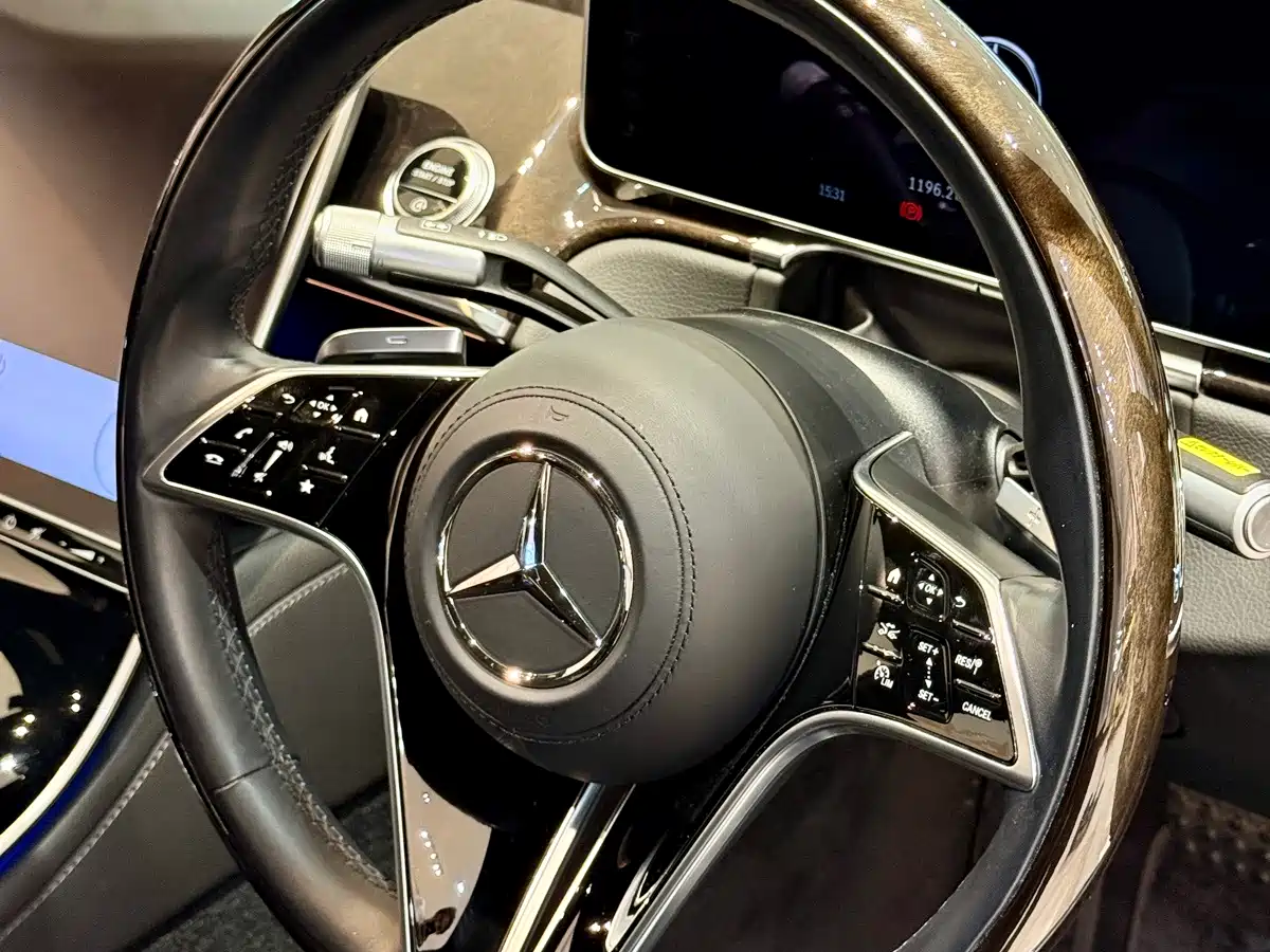 Фото 17 - Mercedes-Benz S-Class