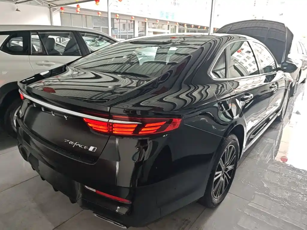 Фото 7 - Geely Preface