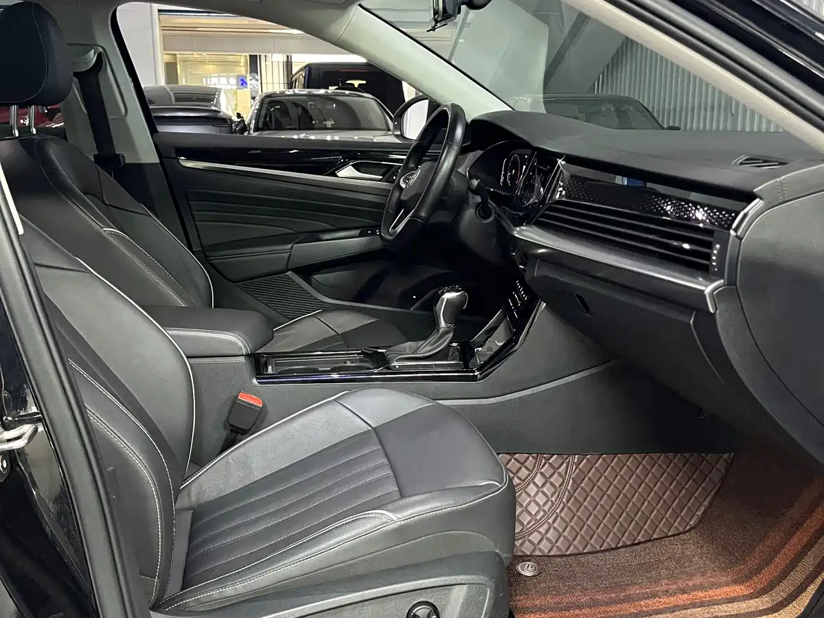 Volkswagen Passat 2022 330TSI Elite Edition фото 13