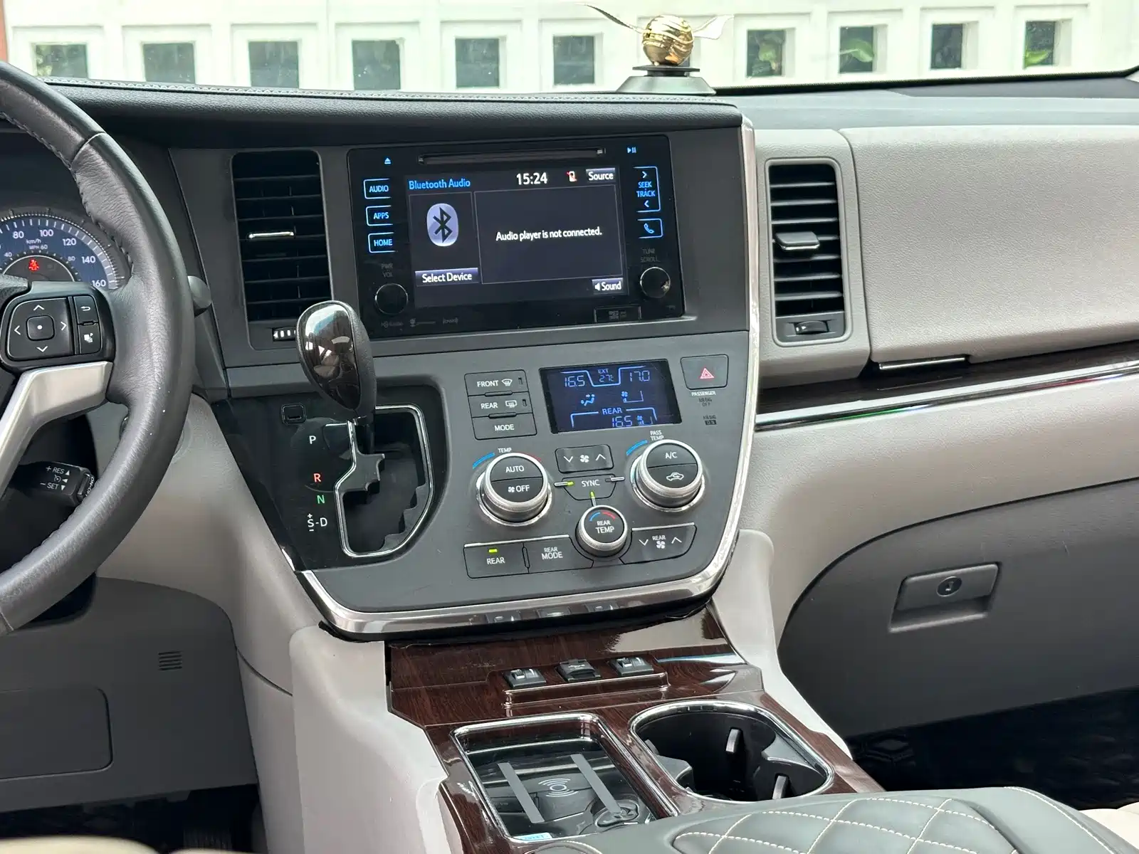 Photo 32 - Toyota Sienna