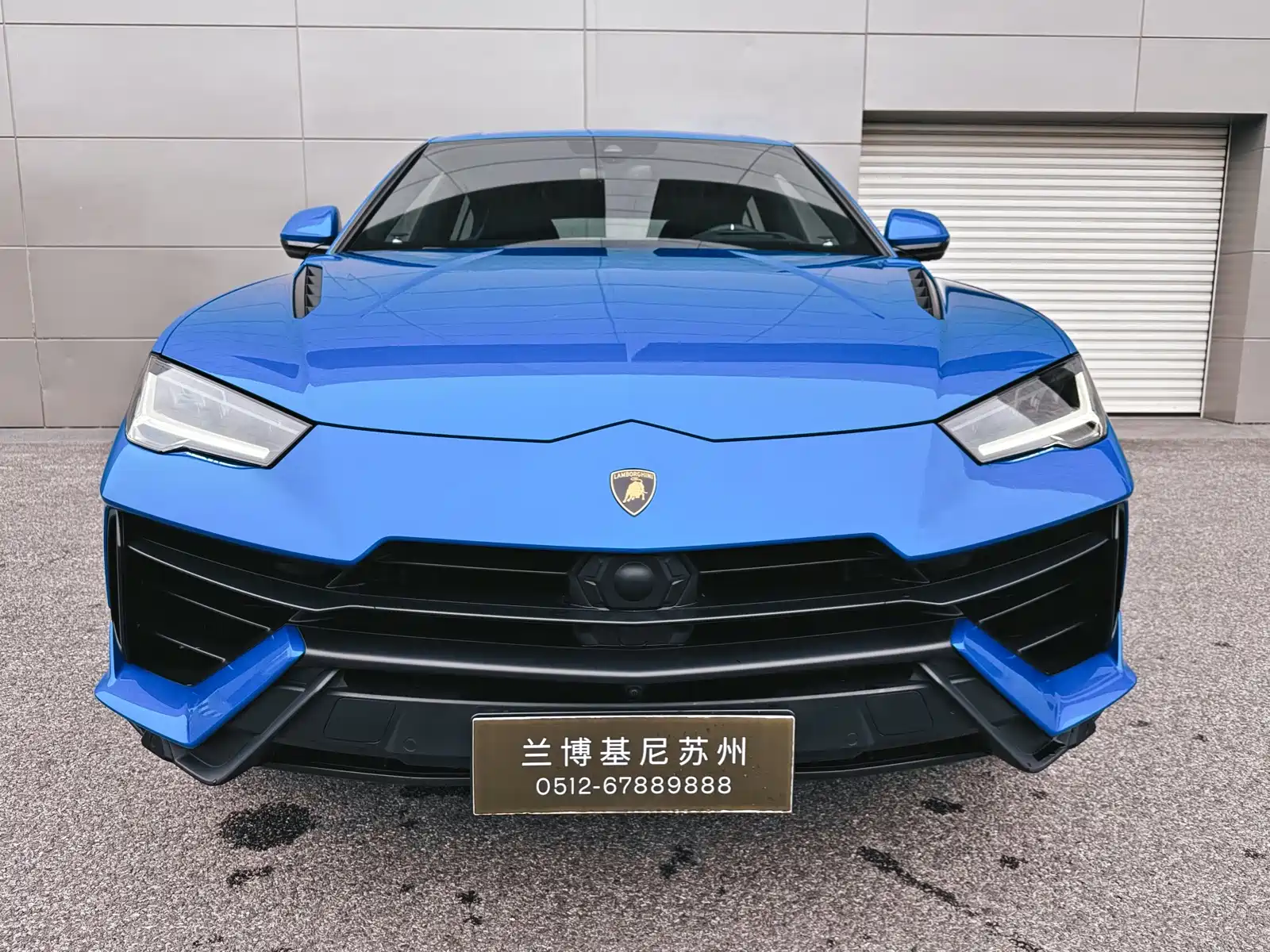 Фото 3 - Lamborghini Urus
