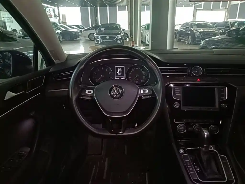 Volkswagen Magotan 2017 330TSI DSG Luxury фото 11