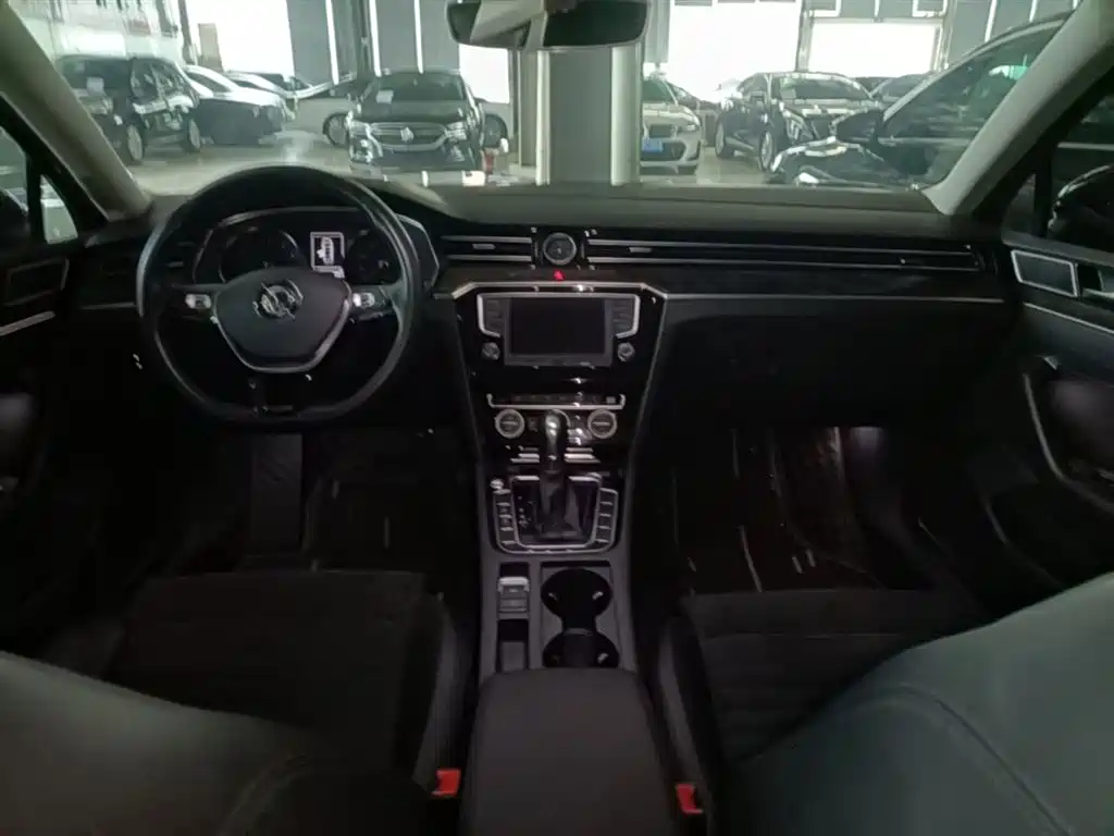 Volkswagen Magotan 2017 330TSI DSG Luxury фото 10