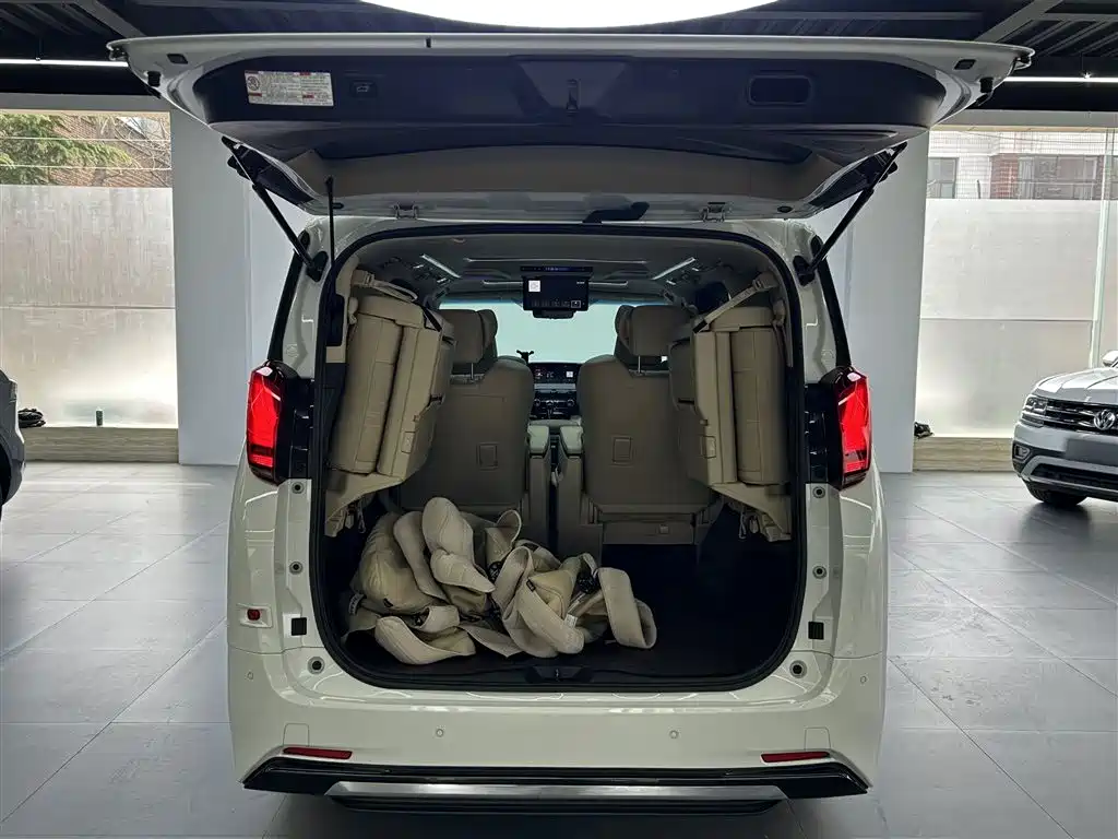 Toyota Alphard 2023 Dual Hybrid 2.5L Ultimate Gold Edition фото 12