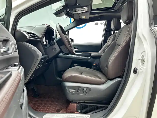 Toyota Sienna 2023 2.5L Hybrid Platinum Edition — фото 5