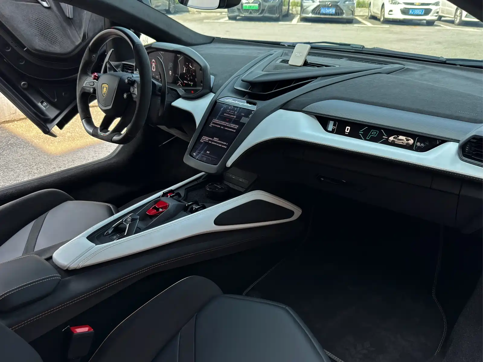 Фото 21 - Lamborghini Revuelto