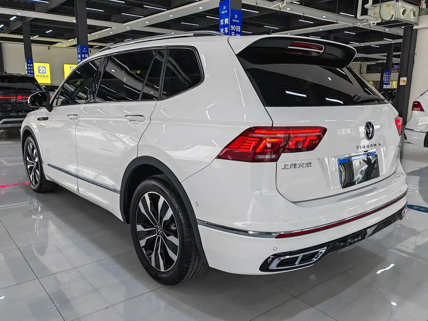 Volkswagen Tiguan L 2022 330TSI Auto 2WD R-Line Premium Edition фото 6