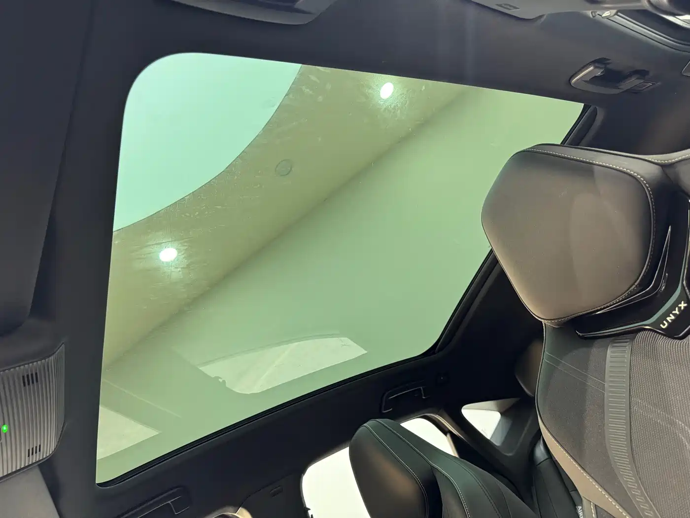 VOLKSWAGEN WITH THE CROWD 06