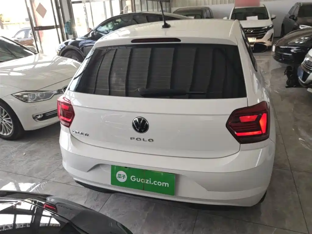VOLKSWAGEN POLO