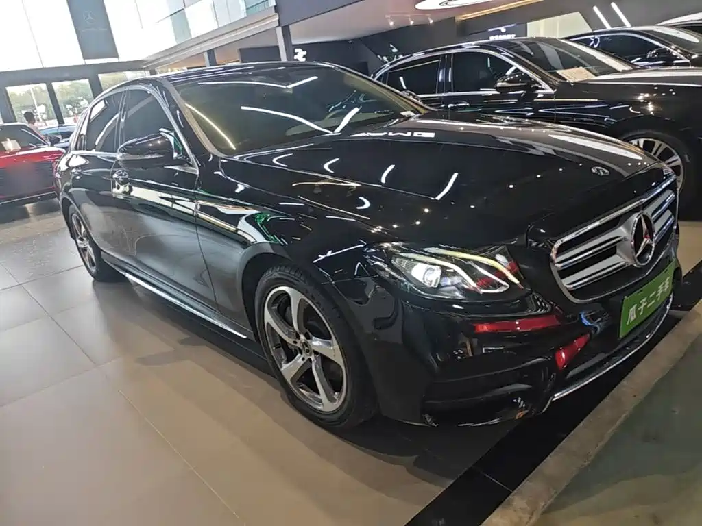 صورة 4 - Mercedes-Benz E-Class