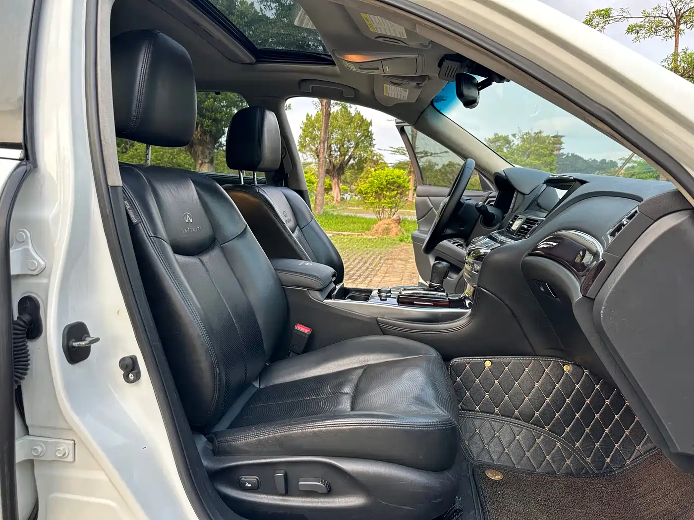 Infiniti M Series 2012 M25L Elegance Edition фото 10