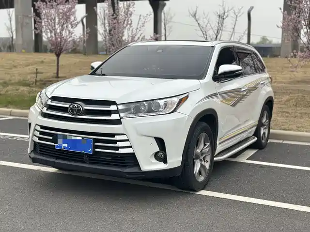 TOYOTA HIGHLANDER