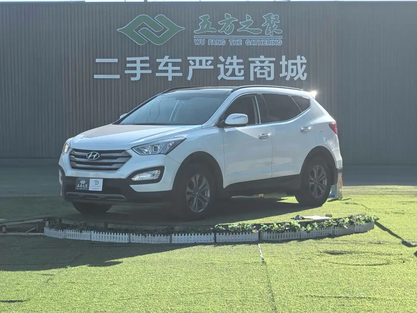 Hyundai Santa Fe 2013 Model 2.4L Automatic 2WD Smart