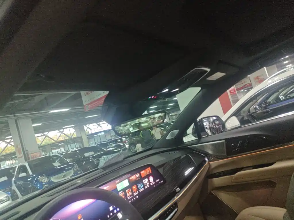 Фото 18 - Cadillac XT5