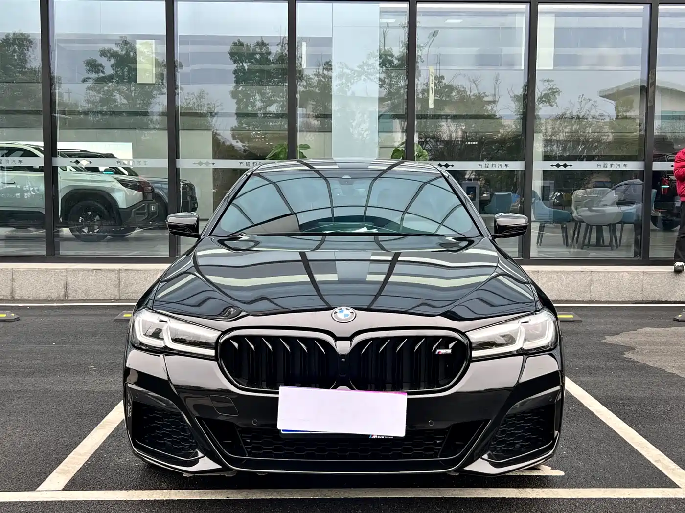 BMW 5 Series 2022 530Li Leading M Sport Package фото 2
