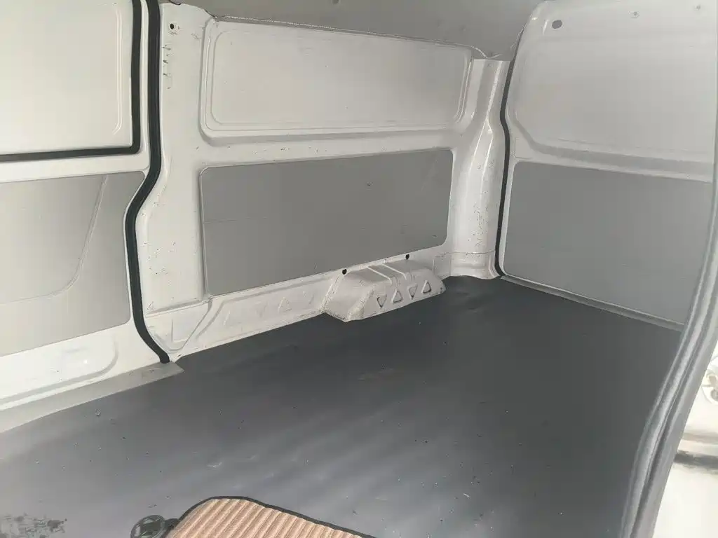 Jinbei New Hiace S 2023 2023 1.5L Fortune Van 2/5-seater AC Version SWC15M