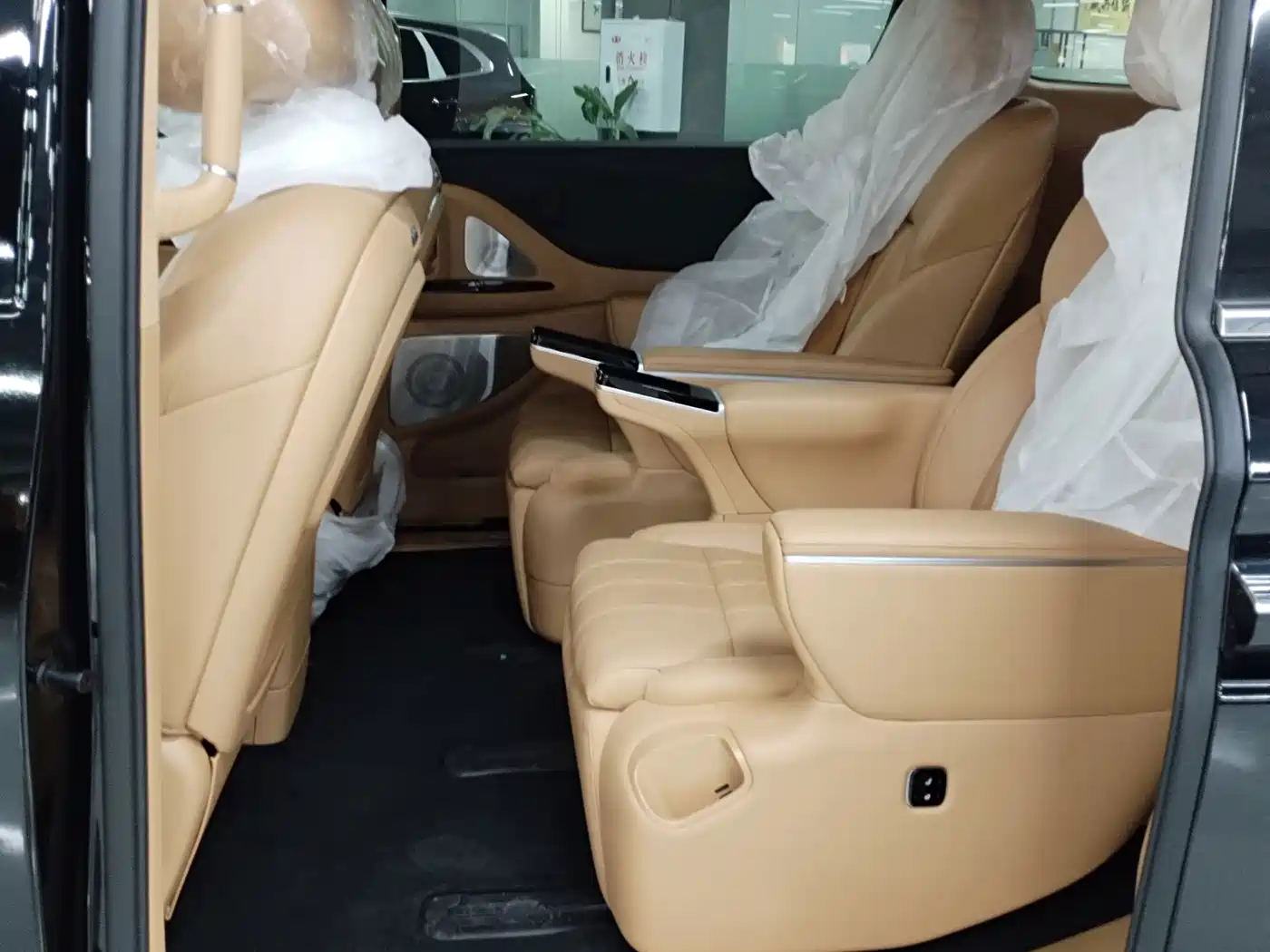 Voyah Auto Voyah Dreamer 2026 2025 PHEV 4WD Kunpeng Premium Edition